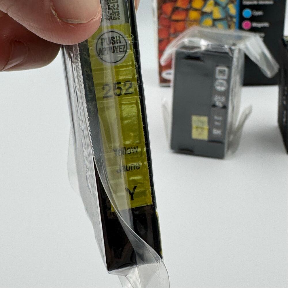EPSON 252 Dura Bright Genuine Yellow NEW SEALED, NO BOX, Exp 03/25